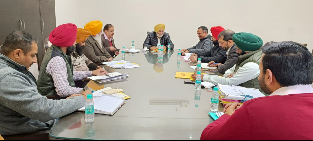 Jasbir Singh Sur  meeting with the officials of various constituencies